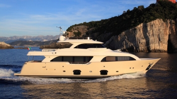 Custom Line Navetta 26 Crescendo (2013)