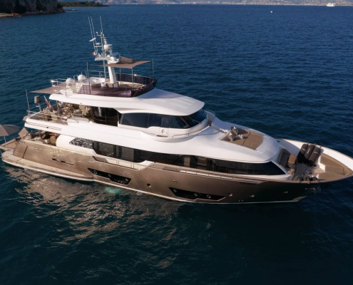 Ferretti Custom Line Navetta 28 YVONNE for sale