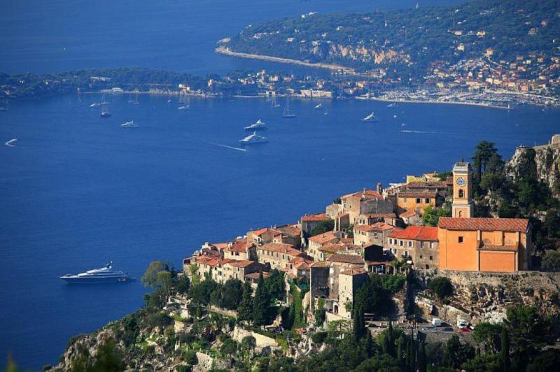 Rent a boat in Cannes and the French Riviera